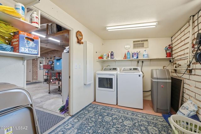 900 W Las Palmas Drive, Tucson, AZ 85704