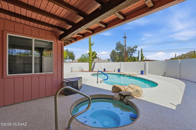 900 W Las Palmas Drive, Tucson, AZ 85704