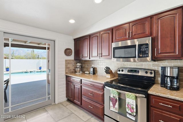 900 W Las Palmas Drive, Tucson, AZ 85704