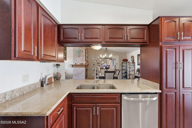 900 W Las Palmas Drive, Tucson, AZ 85704