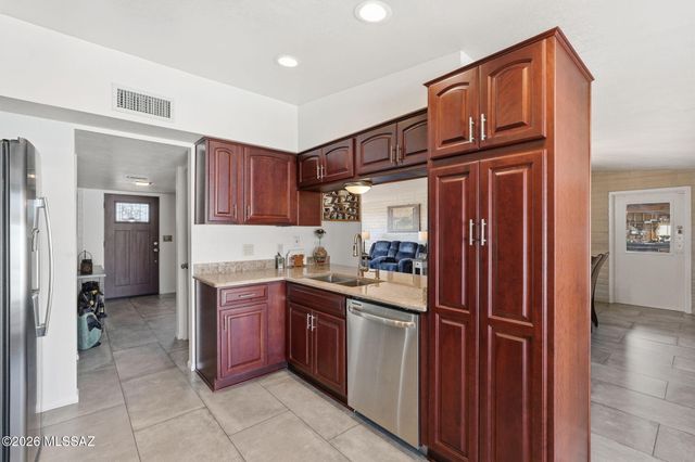 900 W Las Palmas Drive, Tucson, AZ 85704