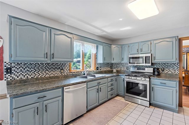3053 Chablis Lane, Youngstown, OH 44514