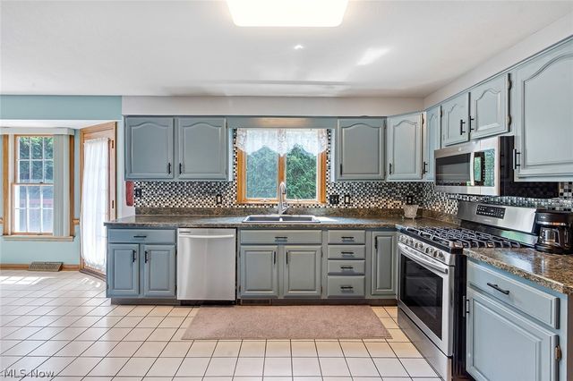 3053 Chablis Lane, Youngstown, OH 44514
