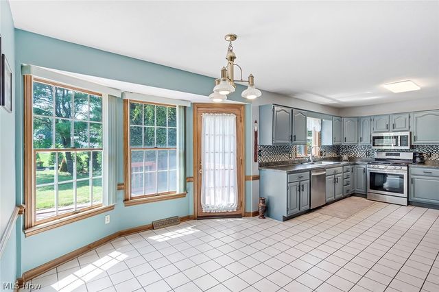 3053 Chablis Lane, Youngstown, OH 44514