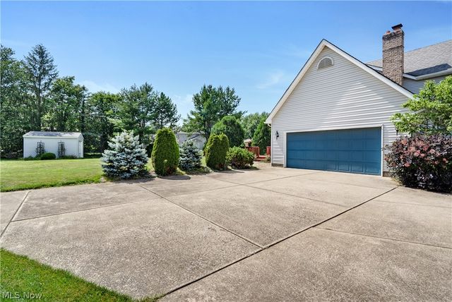 3053 Chablis Lane, Youngstown, OH 44514