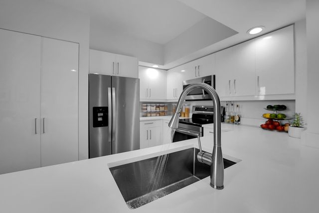 100 N Federal Highway 719, Fort Lauderdale, FL 33301