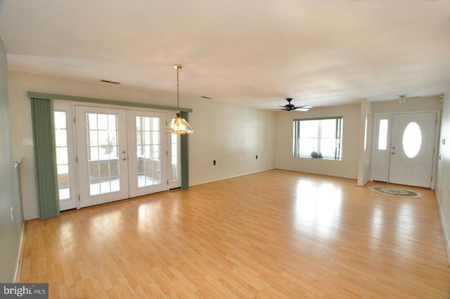 3 AVANDALE CT, Mount Laurel, NJ 08054