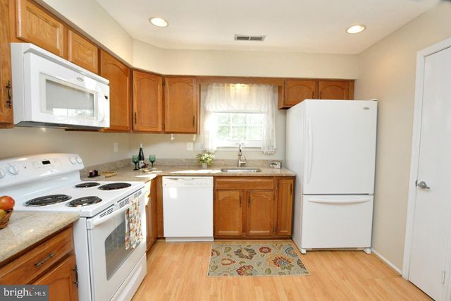 3 AVANDALE CT, Mount Laurel, NJ 08054