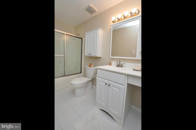 3 AVANDALE CT, Mount Laurel, NJ 08054