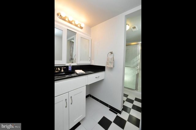 3 AVANDALE CT, Mount Laurel, NJ 08054