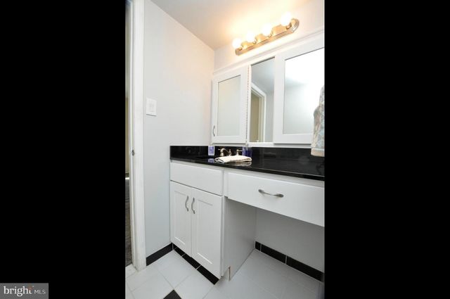 3 AVANDALE CT, Mount Laurel, NJ 08054