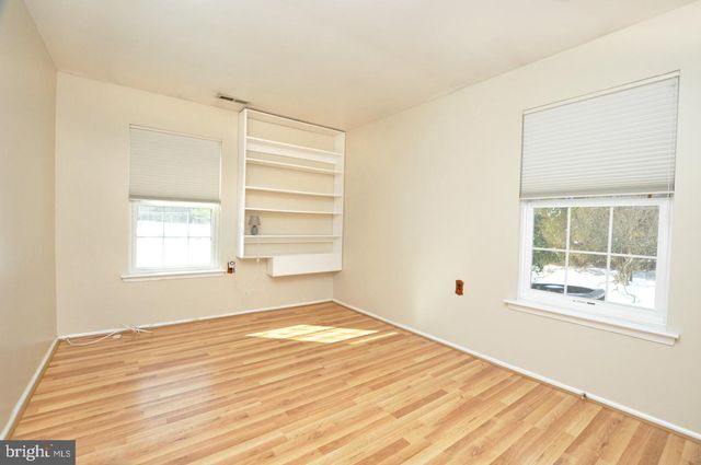 3 AVANDALE CT, Mount Laurel, NJ 08054