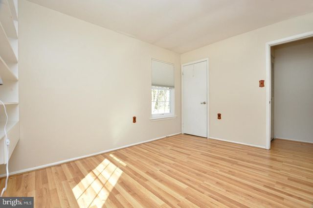 3 AVANDALE CT, Mount Laurel, NJ 08054