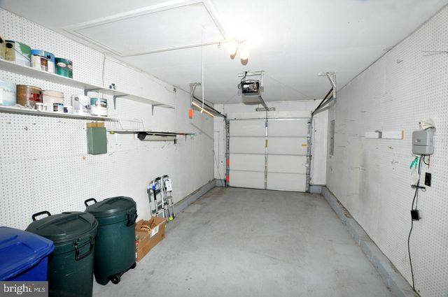 3 AVANDALE CT, Mount Laurel, NJ 08054