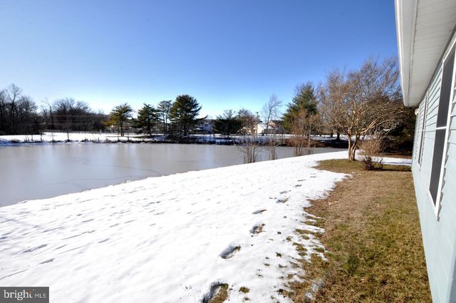 3 AVANDALE CT, Mount Laurel, NJ 08054