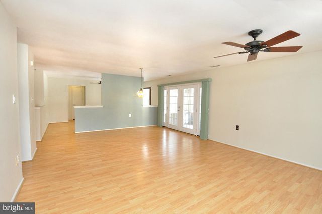 3 AVANDALE CT, Mount Laurel, NJ 08054