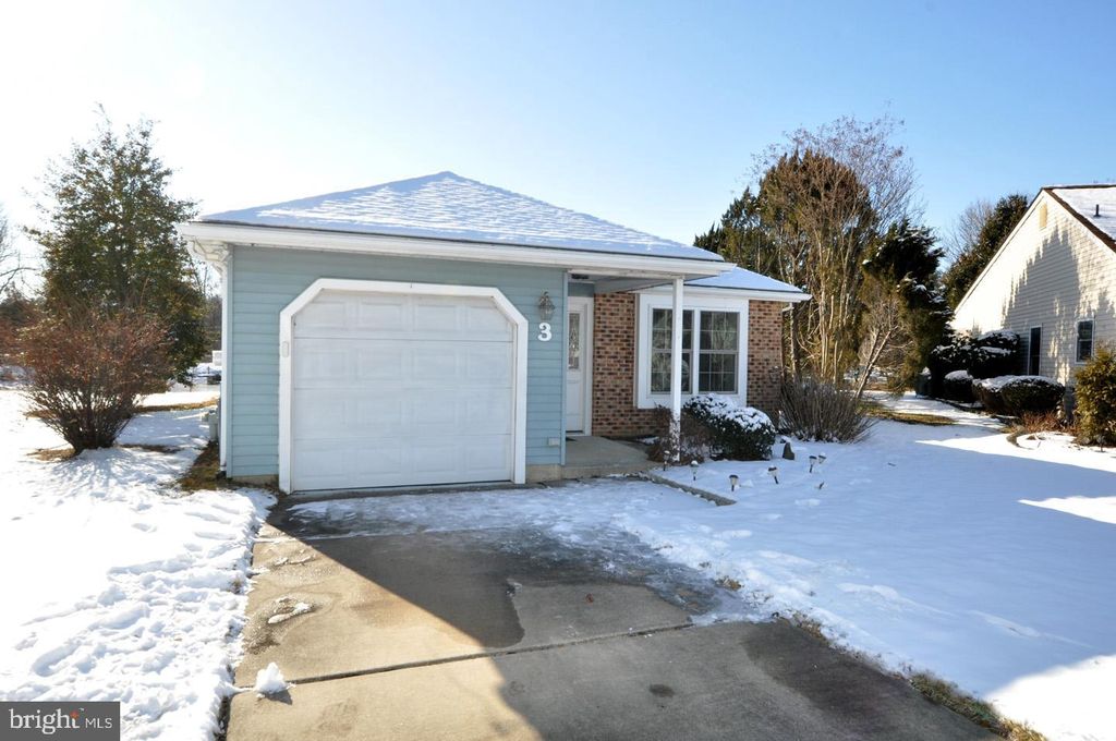 3 AVANDALE CT, Mount Laurel, NJ 08054