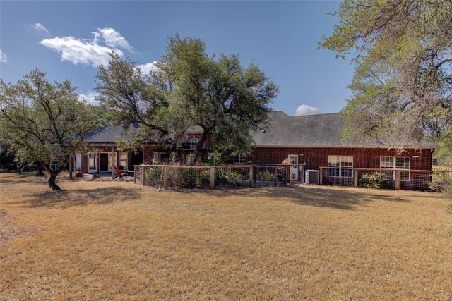 465 Hannah DR, Dripping Springs, TX 78620