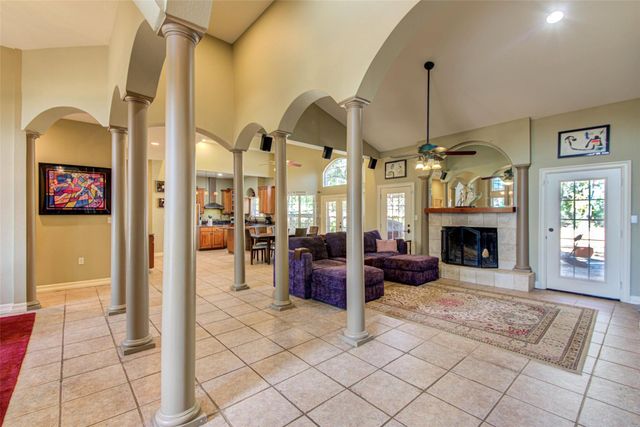 465 Hannah DR, Dripping Springs, TX 78620