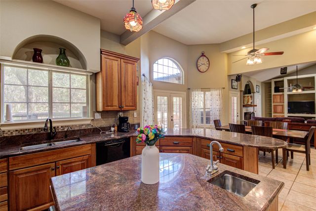 465 Hannah DR, Dripping Springs, TX 78620