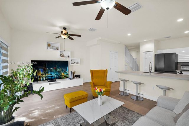 9255 W 33rd Lane 9255, Hialeah, FL 33018