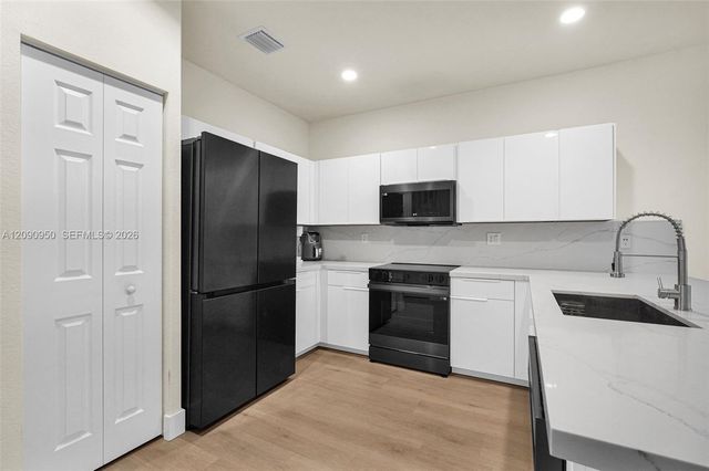 9255 W 33rd Lane 9255, Hialeah, FL 33018