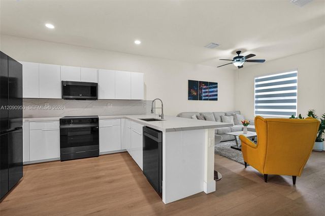 9255 W 33rd Lane 9255, Hialeah, FL 33018
