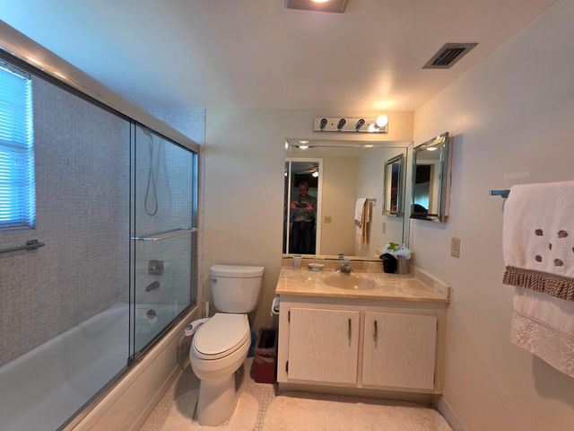 4037 Guilford C, Boca Raton, FL 33434