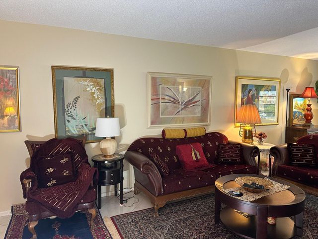 4037 Guilford C, Boca Raton, FL 33434