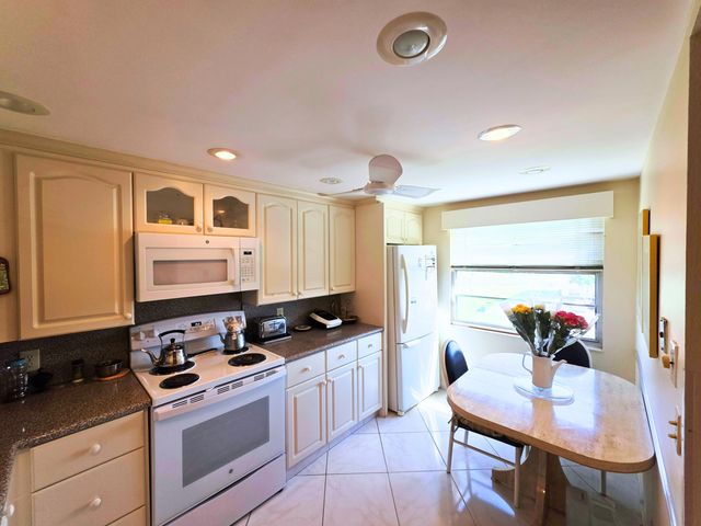 4037 Guilford C, Boca Raton, FL 33434