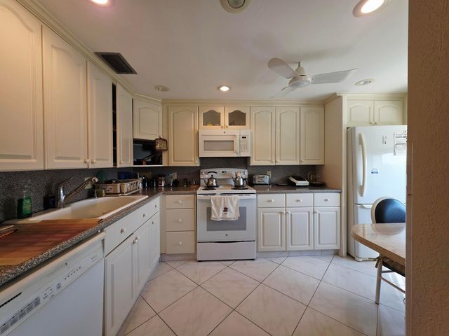 4037 Guilford C, Boca Raton, FL 33434