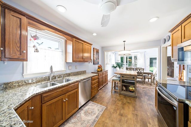 3425 Westwood Farms Dr, Louisville, KY 40220