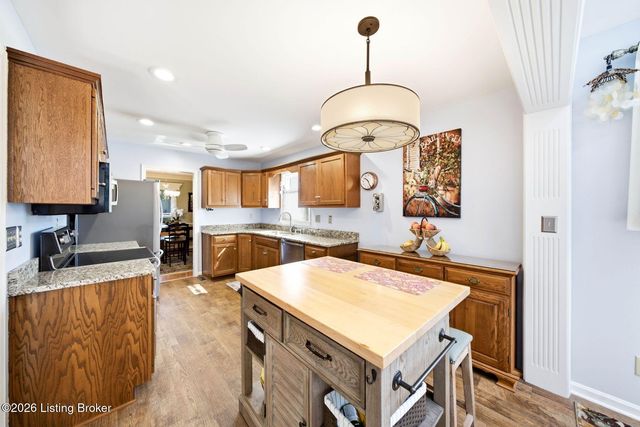 3425 Westwood Farms Dr, Louisville, KY 40220