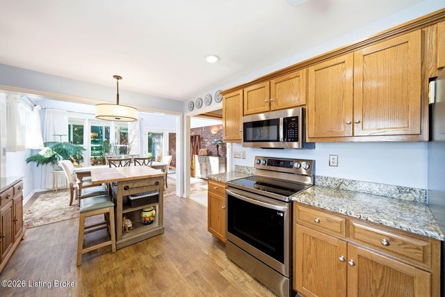 3425 Westwood Farms Dr, Louisville, KY 40220