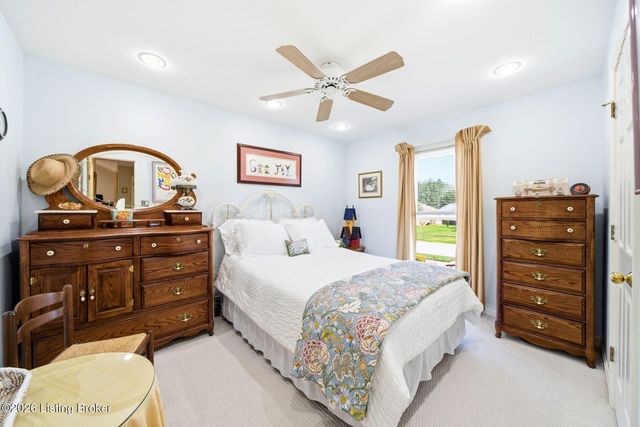 3425 Westwood Farms Dr, Louisville, KY 40220