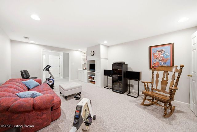3425 Westwood Farms Dr, Louisville, KY 40220