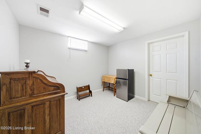 3425 Westwood Farms Dr, Louisville, KY 40220