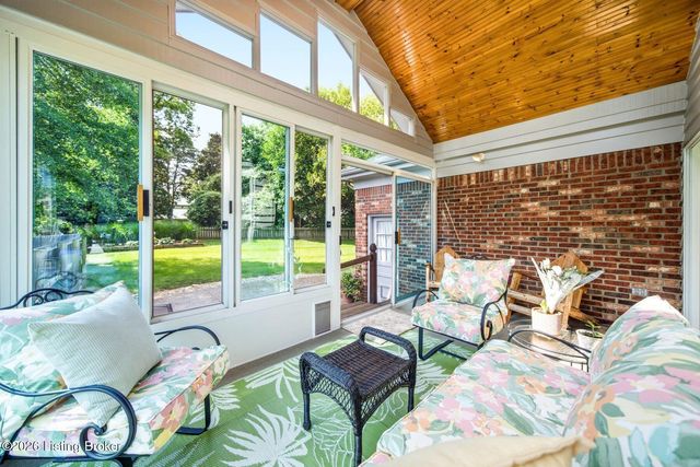 3425 Westwood Farms Dr, Louisville, KY 40220