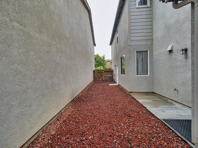 1989 Linden Rd, West Sacramento, CA 95691