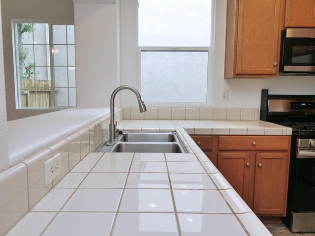1989 Linden Rd, West Sacramento, CA 95691