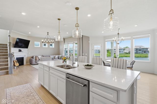 5402 Peachtree Road, Zionsville, IN 46077