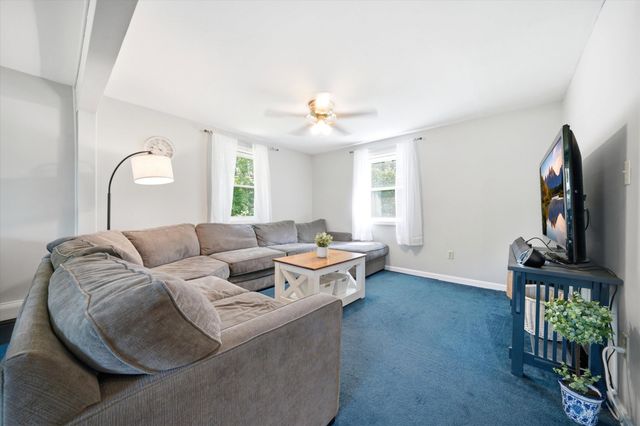 8 Oriole Lane, Londonderry, NH 03053