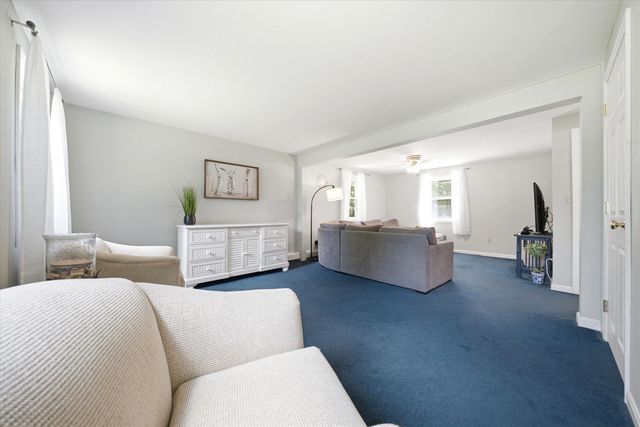 8 Oriole Lane, Londonderry, NH 03053