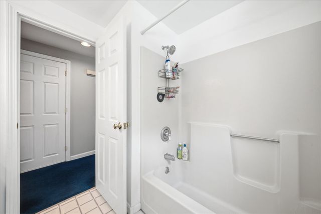 8 Oriole Lane, Londonderry, NH 03053