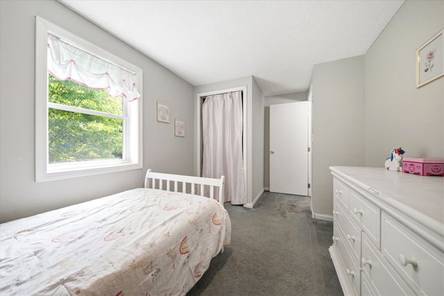 8 Oriole Lane, Londonderry, NH 03053
