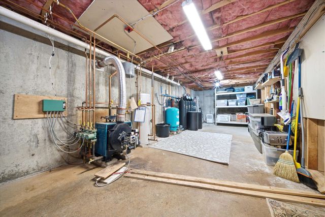8 Oriole Lane, Londonderry, NH 03053