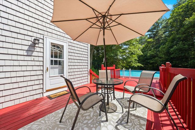 8 Oriole Lane, Londonderry, NH 03053