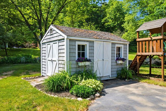 8 Oriole Lane, Londonderry, NH 03053