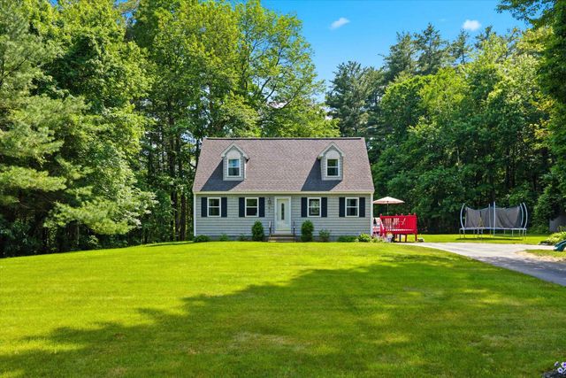 8 Oriole Lane, Londonderry, NH 03053