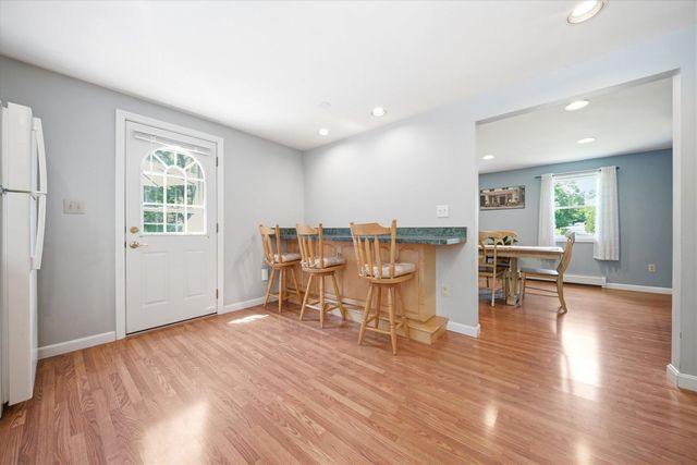 8 Oriole Lane, Londonderry, NH 03053
